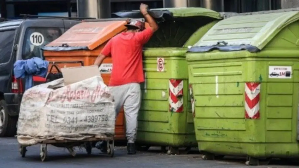 EL GOBIERNO DE LA CIUDAD MULTARIA A QUIENES REVUELVAN LA BASURA