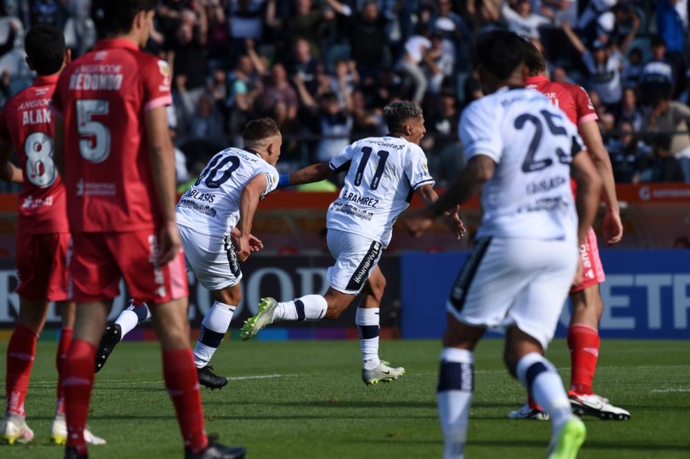 GIMNASIA GANO OTRA FINAL Y SALIO DEL FONDO