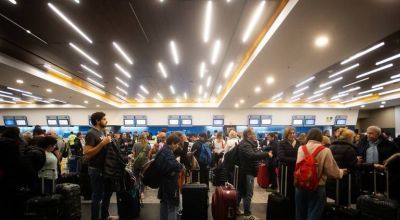 DESCONCIERTO EN AEROPARQUE: 2600 PASAJEROS VARADOS