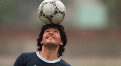 63 AÑOS ATRAS NACIA DIEGO ARMANDO MARADONA