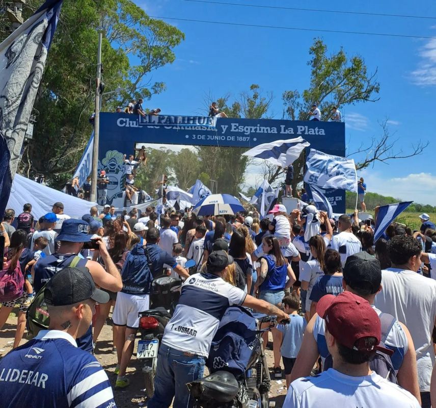 "SEÑORES LLEGO LA 22" ASI FUE LA IMPRESIONANTE Y MAVISA MOVILIZACION DE LA HINCHADA