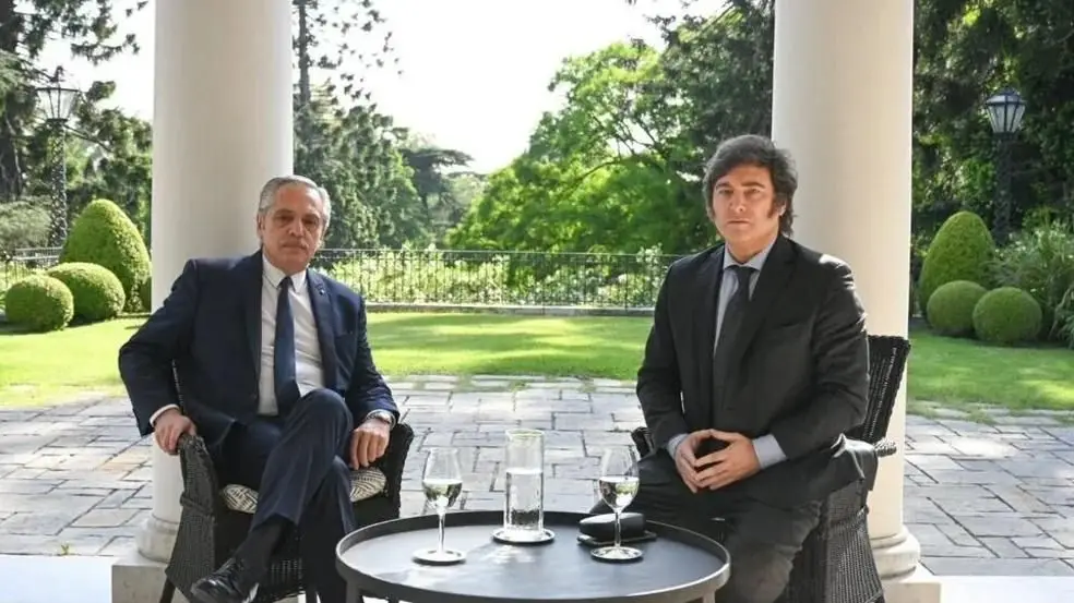 ALBERTO FERNANDEZ JUNTO A JAVIER MILEI EN OLIVOS