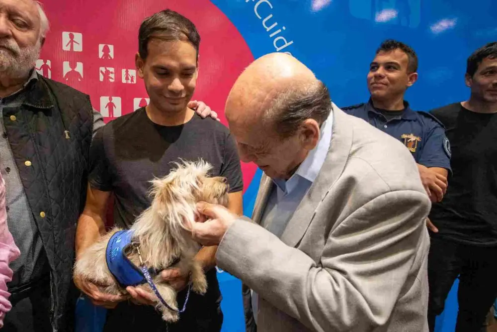 PRESENTARON EL PRIMER TRABAJADOR NO HUMANO DEL OBSERVATORIO VINCULO HUMANO-ANIMAL