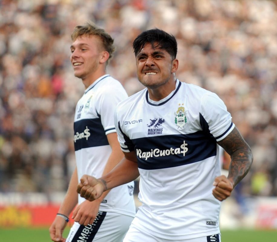 GIMNASIA EMPATO CONTRA ARSENAL Y QUEDO APRETADO CON LOS DESCENSOS