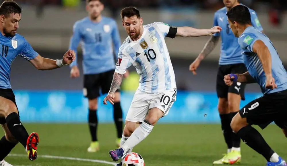 ARGENTINA PERDIO FRENTE A URUGUAY 2 A 0 EN LA BOMBONERA