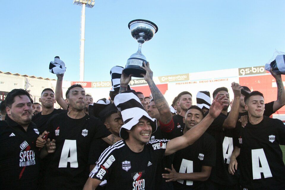 DEP. RIESTRA ASCENDIO A LA PRIMERA DIVISION