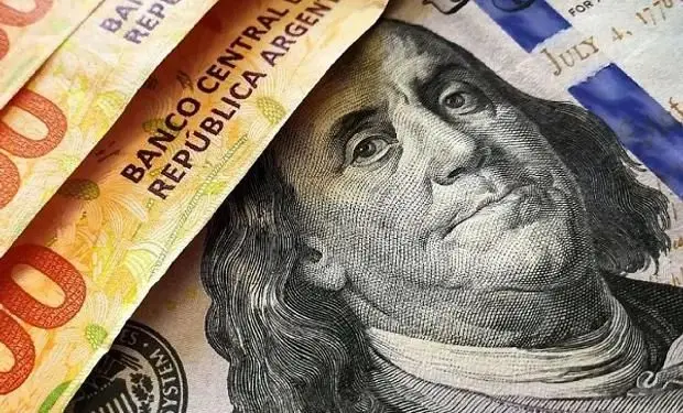 Dolar al momento, la cotizacion libre cede a $985