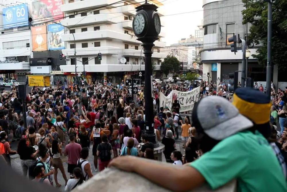 Manifestantes cortaron 7 y 50