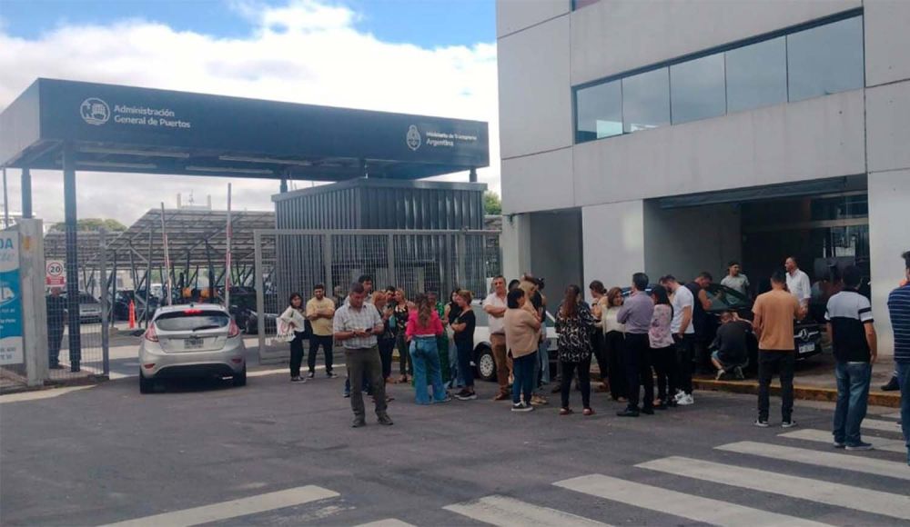 Denuncian a Nación por despidos masivos en la Administración General de Puertos