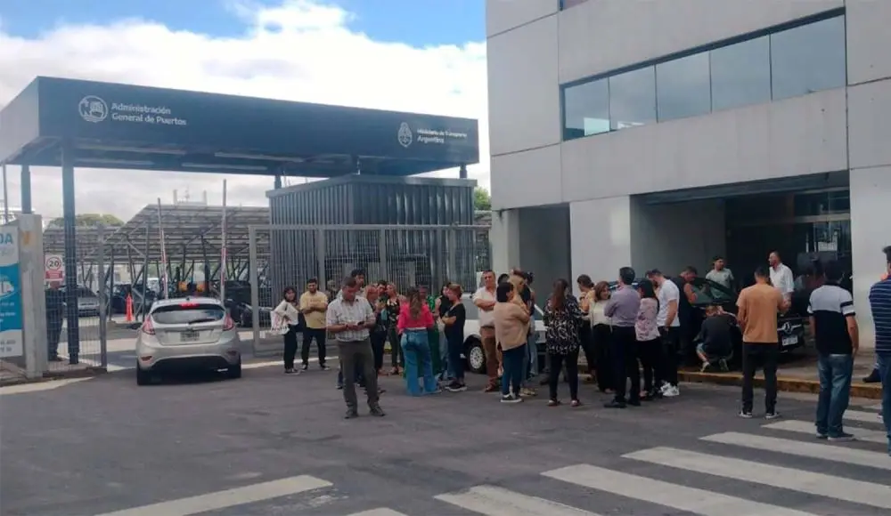 Denuncian a Nación por despidos masivos en la Administración General de Puertos