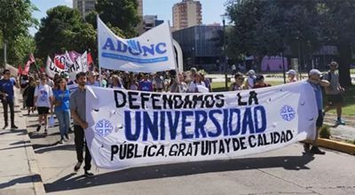 Docentes universitarios rechazan la propuesta del Gobierno nacional