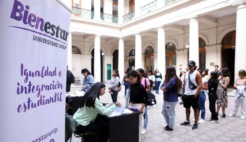 La UNLP otorgó becas de conectividad a estudiantes