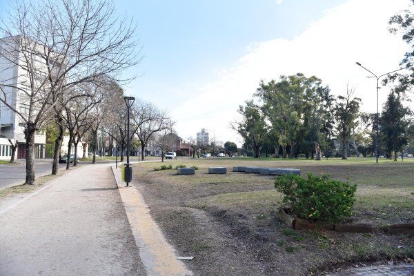 Impulsan reformas en parque San Martín y ya sacaron la histórica cancha de bochas