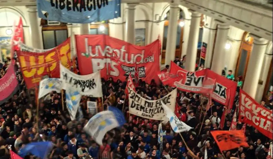 Estudiantes tomaron el Rectorado de la UNLP