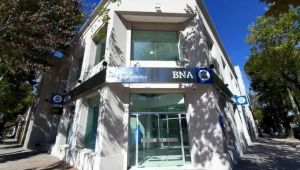 Caputo amenazó con cerrar el Banco Nación en una serie de municipios