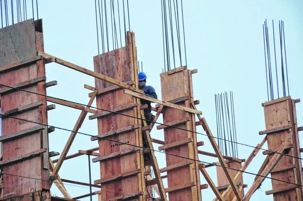 Denuncian estafa inmobiliaria en La Plata con un edificio en pleno centro: nunca se terminaron