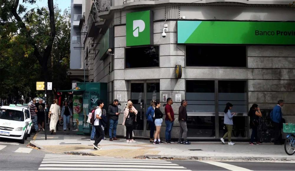 Finalmente los bancos de La Plata cambian de horario